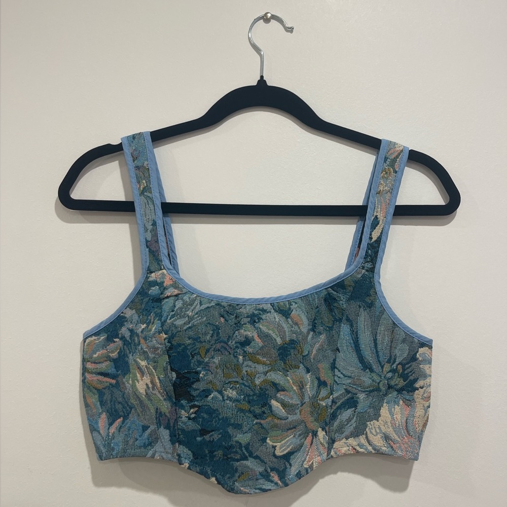 Women’s Multi-Color Woven Lifting Crop Top